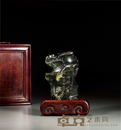 清 高凤翰款崂山绿供石 高13.5cm；带座高17.5cm