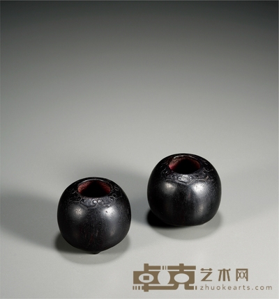 清 乌木雕灵芝纹三足水盂 （一对） 高5cm；直径2.6cm