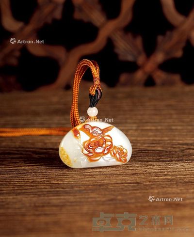 新疆和田玉籽料月月红挂件 2.2×3.6×1.1cm；重18g