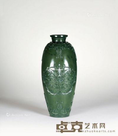 青玉薄胎宝相纹瓶 17×7.5×6.7cm；重140g