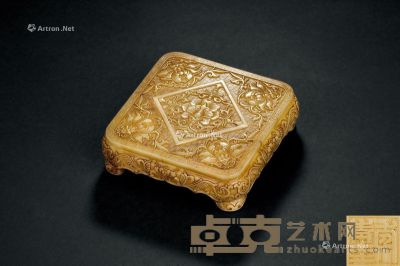 清代（1644～1911） 寿山石雕莲纹四方小台 长9.2cm；宽9.2cm；高2.7cm