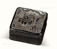 清代（1644～1911） 剔黑松下高士纹四方香盒