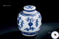 清代（1644-1911年） 青花花卉纹盖罐