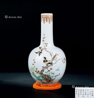 清代（1644-1911年） 薄胎粉彩喜上眉梢诗文小天球瓶
