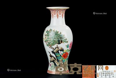 粉彩花卉孔雀图纹观音瓶 高46.3cm