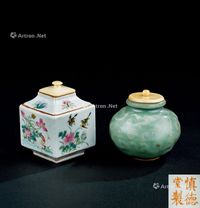 清代（1644-1911年） 粉彩花鸟纹四方盖罐青瓷海水龙纹茶叶罐 （二件一组）