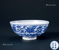 清代（1644-1911年） 青花缠枝花卉纹小碗