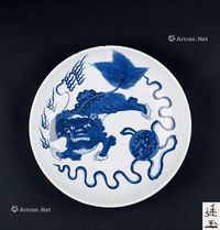 清乾隆（1736-1795年） 青花瑞狮戏球纹盘