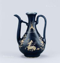 明代（1368-1644年） 蓝釉留白麒麟纹执壶