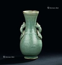 元代（1279-1368年） 龙泉窑花卉纹双兽环耳瓶