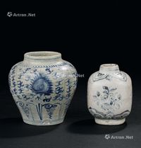 元代（1279-1368年） 青花花卉纹罐四方小花插 （二件一组）