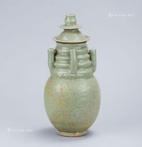 北宋（960-1127年） 龙泉窑青瓷刻花卉纹五孔盖瓶