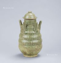 北宋（960-1127年） 龙泉窑青瓷莲瓣纹五孔盖瓶