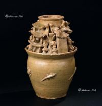 东晋（317-420年） 越窑五毒楼阁人物纹瓶