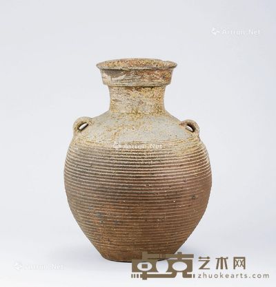 汉代（B.C.206-A.D.220年） 灰釉双耳弦纹壶 高32.5cm