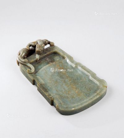 清乾隆（1736-1795） 青玉螭龙纹砚