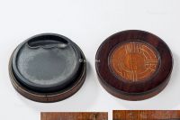 清代（1644-1911） 王梅邻刻紫檀嵌竹长生未央纹砚盒圆形歙砚