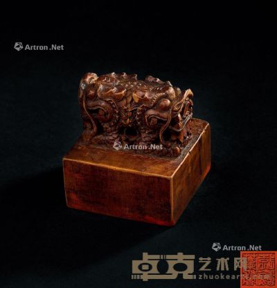 清代（1644-1911） 檀香木龙钮印章 长3.8cm；宽3.8cm；高4.1cm