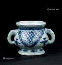 明代（1368-1644） 青花仿青铜器纹双象耳香炉