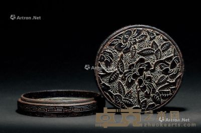 明代(1368-1644年）作 剔黑花卉纹香盒 直径7.8cm；高2.2cm