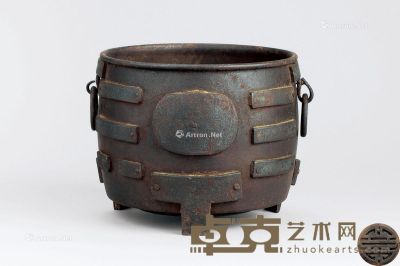 清代(1644-1911年）作 铁错银八卦纹双环耳三足香炉 长22.7cm；高16.8cm
