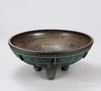清代(1644-1911年）作 铜饕餮纹三足大香炉