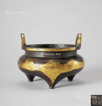 清代(1644-1911年）作 铜鎏金冲天耳三足香炉