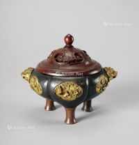 清代(1644-1911年）作 铜鎏金簪花花鸟纹双狮耳三足香炉