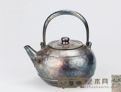 鼓钉纹银壶 宽16.2cm；高16.5cm；重约383g