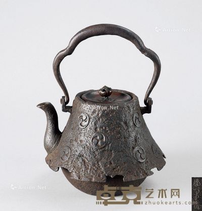 凤鸣堂造太极纹富士山形铁壶 宽15cm；高19.3cm