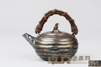 弦纹藤柄银壶 宽10.7cm；高9.7cm；重75g