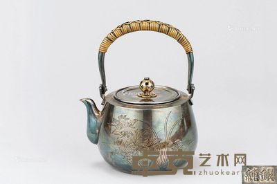 刻花卉纹银壶 宽14.7cm；高18.4cm；重552g