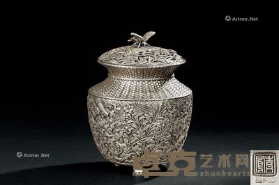 银花卉纹三足香炉 直径8.7cm；高11.6cm；重约715g