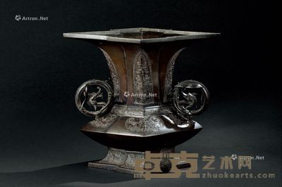 明代（1368-1644年） 铜饕餮纹双龙耳菱形花瓶 高37.3cm