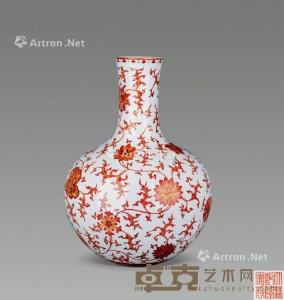 清 矾红描金花卉纹天球瓶 高51cm