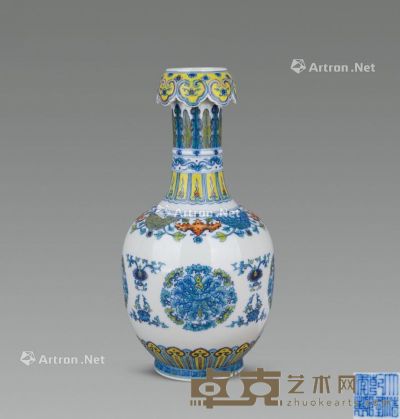 清 斗彩团花纹瓶 高32.5cm