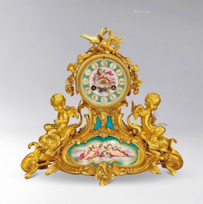约1890年 19世纪法国铜鎏金塞夫瓷瓷片镶嵌座钟