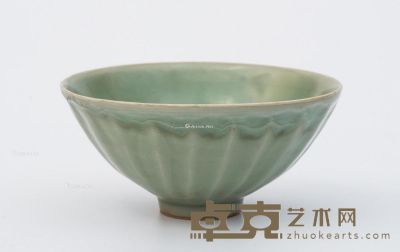 明 龙泉窑莲瓣碗 直径14.8cm