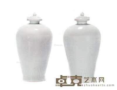元 卵白釉暗刻海水龙纹带盖梅瓶 （一对） 高30cm