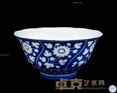 清雍正 洒蓝地白花碗 直径19.6cm