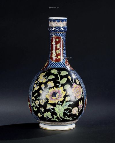 18世纪 青花开光漆地仿珐琅花卉纹瓶