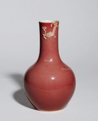 清18世纪 红釉贴塑螭龙瓶