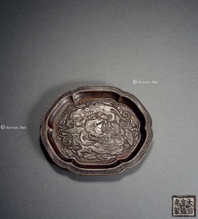 明 大明宣德年制款铜螭龙纹海棠形香盘