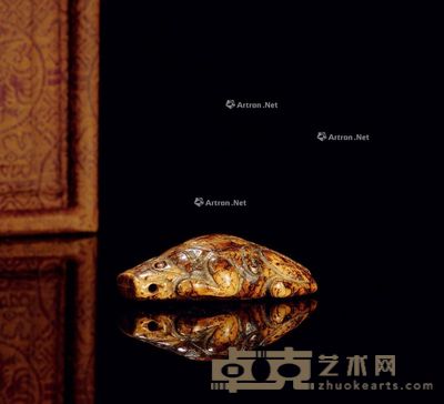 汉 李成发旧藏褐沁玉雕瑞兽挂件 高:2cm;长:5.7cm