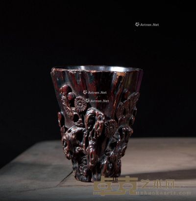 清早期 沉香高浮雕菊石纹杯 高：10.2cm；直径：8.2cm；重：110g