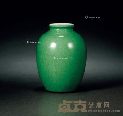 清雍正·苹果绿釉小瓶 高14cm