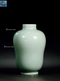清乾隆·粉青釉折腰瓶