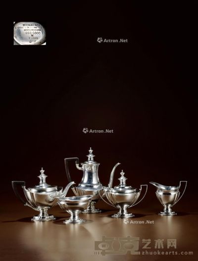 1936年制 蒂芙尼（Tiffany&Co）纯银咖啡茶具 （五件套） 咖啡壶高26.5cm；宽23.5cm；茶壶高20cm；宽26cm；糖罐