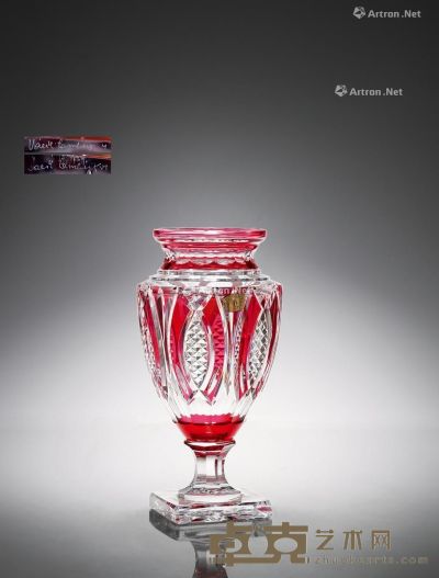 19世纪制 圣朗博红色水晶中央花瓶 高40cm；直径23cm