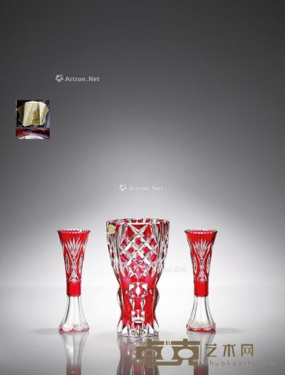 19世纪制 圣朗博红色水晶花瓶套组 中央花瓶高29cm；直径16cm；小花瓶高26cm；直径8cm